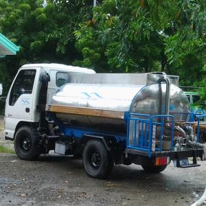 Compact 4 Wheel , 2,000 liters Stainless Water Truck